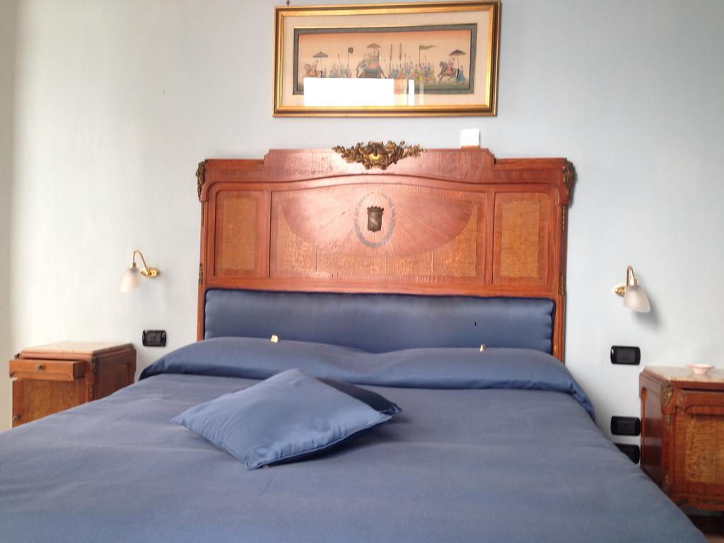 Bed and Breakfast La Dimora Dei Baroni Napoli Camera foto