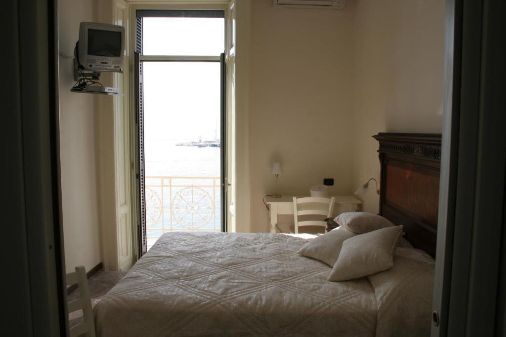 Bed and Breakfast La Dimora Dei Baroni Napoli Camera foto