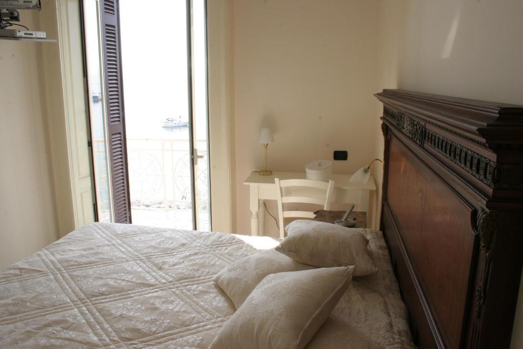 Bed and Breakfast La Dimora Dei Baroni Napoli Camera foto